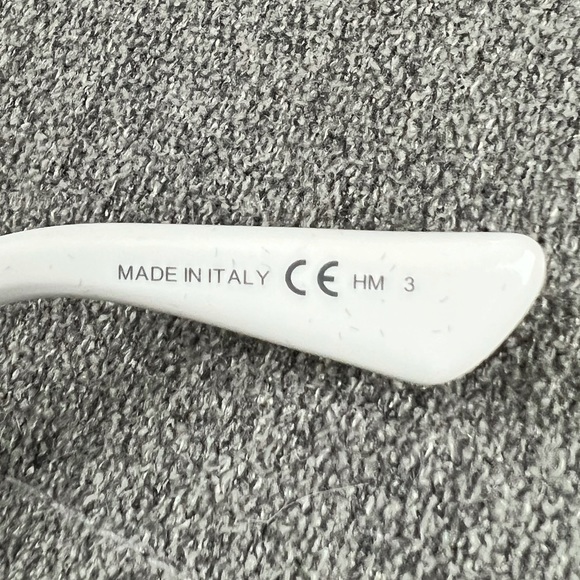 🎬CHRISTIAN DIOR OFFSET SHADES🎬 - Picture 7 of 11